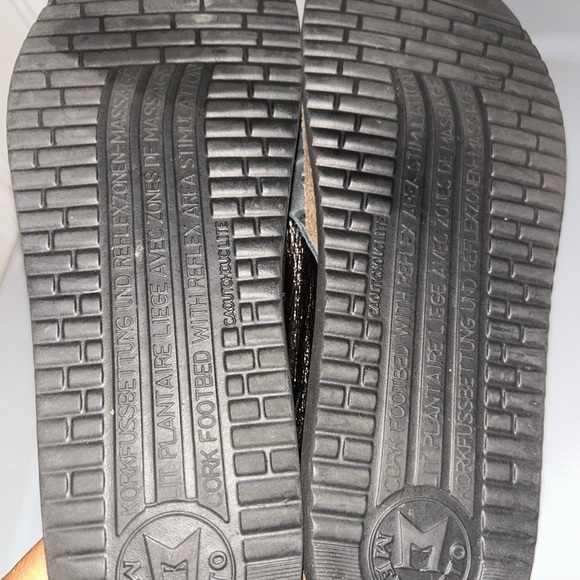 Mephisto Silver Sandals with Metallic Flower Embellishments - Picture 5 of 7